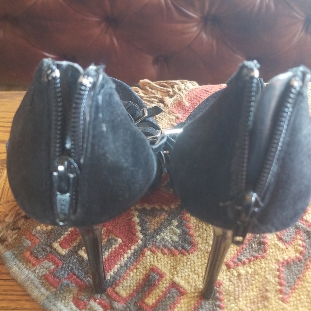 Shoes - Picture 5 of 5